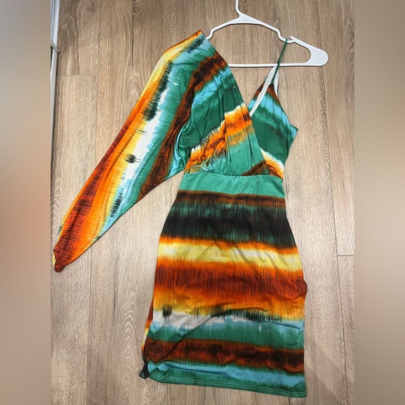 Fashion Nova multi colour dress with tie waist - Picture 3 of 3